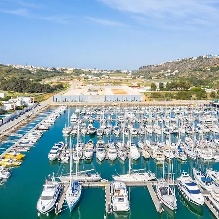 Funtastic Marina 1b3b Апартаменты