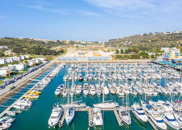 Funtastic Marina 1b3b Апартаменты